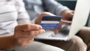 Conheça as principais taxas do cartão de crédito