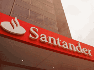 fachada do santander, representando santander lança linha de crédito