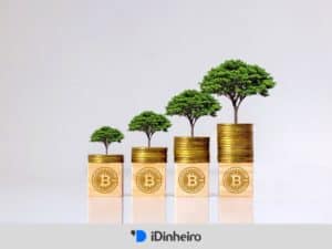 blocos com o símbolo do bitcoin com moedas e árvores em cima, simbolizando ganhar dinheiro com criptomoedas