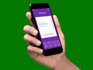 aplicativo nubank em fundo verde, representando parceria nubank e creditas