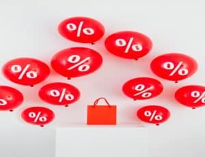 balões com símbolo de porcentagens, representando lojas no dia livre de impostos