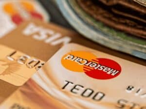 cartões de crédito ou débito