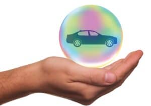 o desenho de um carro dentro de uma bolha, aparado por uma mão em formato de concha