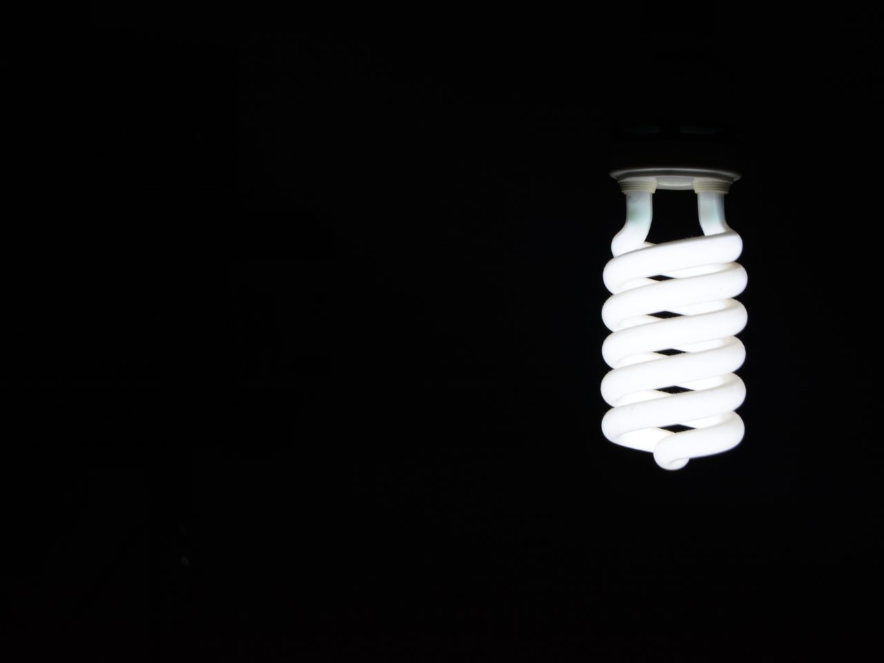 lâmpada de led na cor branca, representando tarifa branca