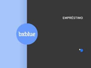 layout dividido entre azul e preto com a logo da bxblue em um círculo no centro da lateral esquerda e escrito empréstimo no topo da lateral direita
