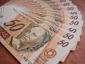 Notas de 50 reais, representando Banco Central disponibiliza novo site exclusivo para o Sistema Valores a Receber
