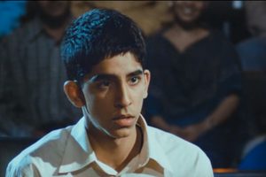 imagem do filme "Quem quer ser milionário" que mostra a história de um rapaz que queria saber como ficar rico sendo pobre na Índia