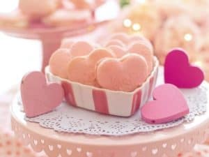 imagem de uma caixa de doces para ilustrar o artigo sobre O que vender no Dia dos Namorados