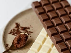 Foto de barras de chocolate simbolizando o tema Franquia Cacau Show