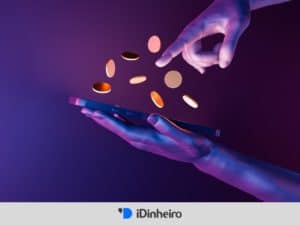 mãos em 3D segurando um celular com moedas saindo da tela, uma representação do recebimento de proventos
