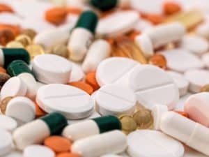comprimidos representando uma franquia de farmácia
