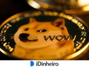 moeda dourada com a imagem de um cachorro shiba inu fundida e a inscrição da palavra 