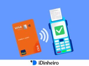 cartão click itaú ao lado de uma maquininha de pagamento