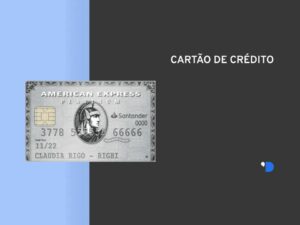 Imagem do cartão American Express em um fundo metade preto e metade azul, com a escrita 